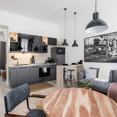 Two-Bedroom Apartment Next To Music Academy ブダペスト エクステリア 写真
