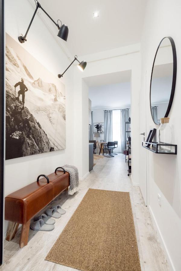 Two-Bedroom Apartment Next To Music Academy ブダペスト エクステリア 写真