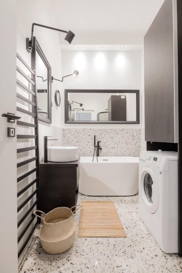 Two-Bedroom Apartment Next To Music Academy ブダペスト エクステリア 写真